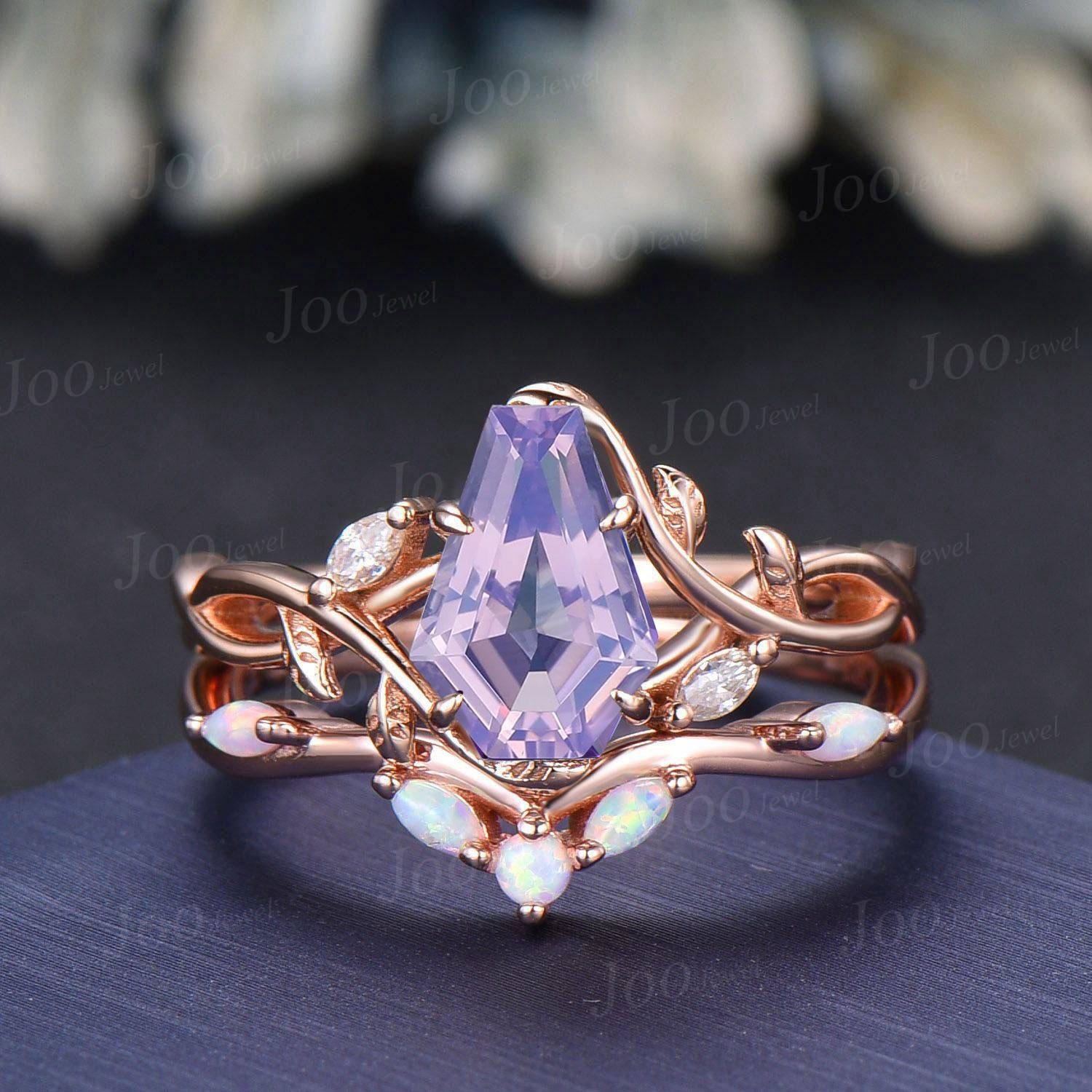 Anillo nupcial de ópalo, amatista y lavanda natural con corte de