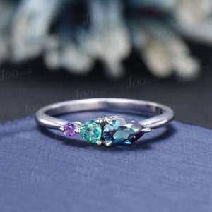 Vintage Pear Color-Change Alexandrite Emerald Promise Ring Art Deco Three Stone Minimalist Wedding Ring Unique Amethyst Promise Ring Women