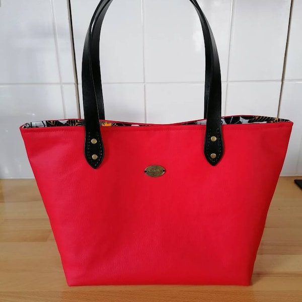 Sac à Main forme cabas en simili cuir rouge doublure wax poignée simili noir