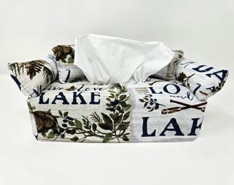 Housse de boîte à mouchoirs « J’adore le lac » | Housse de boîte à mouchoirs | Cadeaux pour maman | Cadeaux pour les amoureux du lac | Fait main | Unique | Pièce unique | Vie au bord du lac