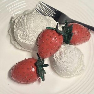 Faux Strawberries Fake Bake – Dummy Strawberries with Seeds, Fake Fruit Decoration, Craft Food Prop, Fake Dessert Toppers, Bakery Display
