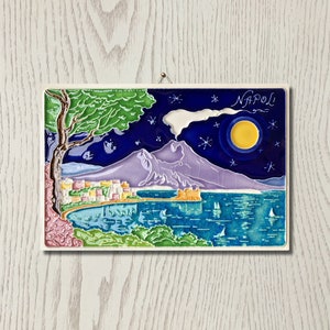Creazioni Luciano, NEAPEL / Neapel, Italien, Landschaft, Souvenir (10 x 15 cm) (4 x 6 Zoll) aus Reliefkeramik, handgefertigt in Italien.