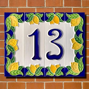 Luciano Creations, Números/Letras de Casa LIMÕES (cm 4,7 x 15) (1,8'' x 5,9'') em cerâmica em relevo, Feito à mão na Itália.