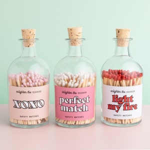 Pot d'allumettes d'apothicaire Conversation avec allumettes en bois colorées de 3 po. | Butoir inclus