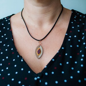 Collana Vulva, collana vulva in argilla polimerica, collana vagine, gioielli femministi, orecchini femministi, orecchini donna, orecchini leggeri Stud