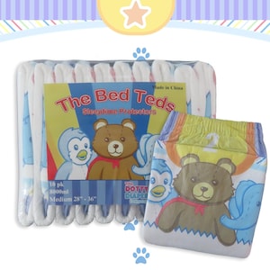 Puede incluir: Un paquete de 10 protectores de cama The Bed Teds, talla mediana, 71-91 cm, capacidad de 8000 ml. El paquete presenta un oso, un pingüino y un elefante de dibujos animados. Hecho en China.