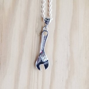 Collier clé en argent sterling, pendentif clé en argent, collier outil en argent, bijoux clé en argent, collier avec breloques clé en argent, cadeaux