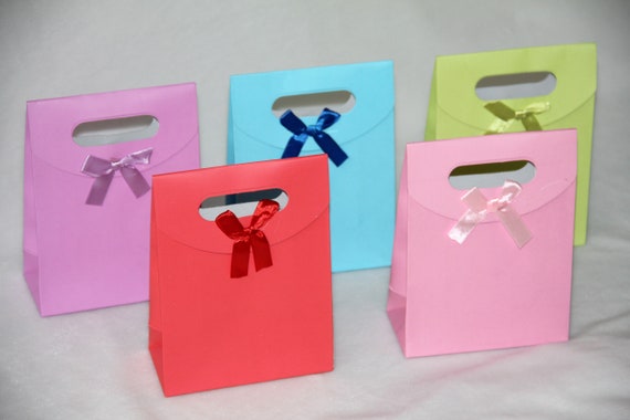 Bowknot Cardboard Gift Bags: Wedding Party Favor, 12x16x6cm (15pc)