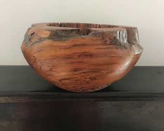 Cuenco de madera de manzano veteada hecho a mano, rústico, vintage.
