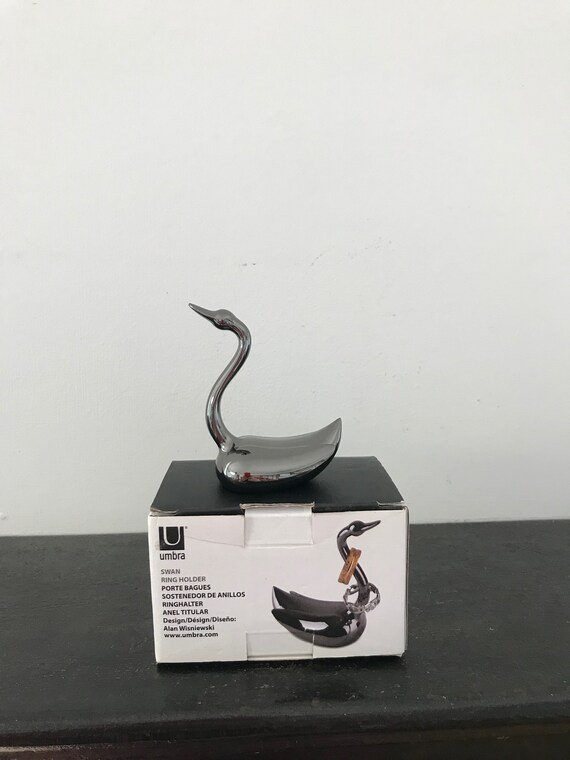 Silver swan outlet ring holder