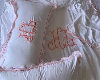 Monogram 400 TC White Cotton Sateen Hotel Stitch Duvet Cover Set in Scalloped Embroidery & Border