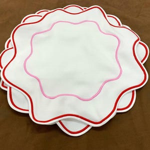 Rounded Waterproof placemats in Double Scalloped Embroidery Border