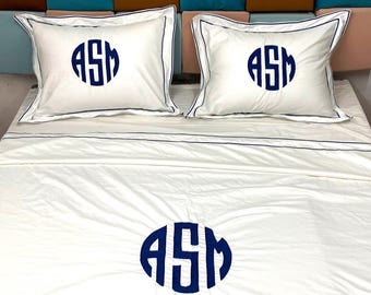 Conjunto de capa de edredom monograma 500 TC de cetim de algodão branco com ponto de hotel em bordado de borda + borda 1 capa de edredom e 2 capas de fronha