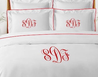 Witte katoensatijn hotelsteek dekbedovertrekset 500 thread count van 5 verschillende biezen, 1 monogram dekbedovertrek en 2 kussensloop