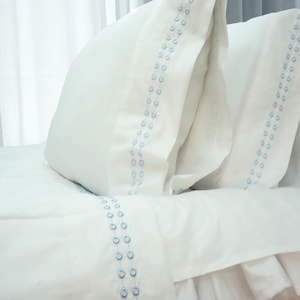 400 Thread Count White Cotton Sateen Hotel Stitch Dotted Embroidery Sheet Set in 4 Different Embroidery Border