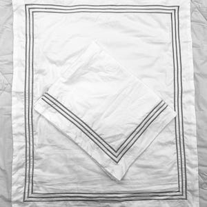 400 Thread Count White Cotton Sateen Hotel Stitch Pillow Sham with 2-inch flange Embroidery Border (Set of 1)