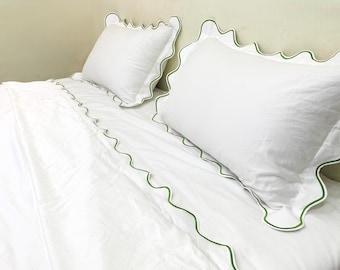 Witte katoenen dekbedovertrekset met geschulpte borduursels 400 thread count: 1 dekbedovertrek en 2 kussenslopen