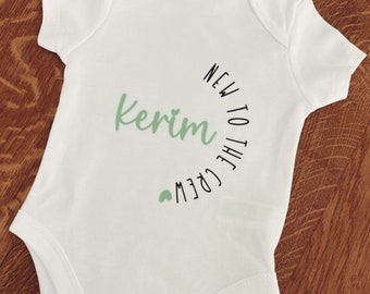 Babybody „New to the Crew“ personalisiert mit Name | Baby Body | Babybody personalisiert | Geschenk Geburt