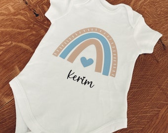 Babybody Regenbogen personalisiert mit Name | Baby Body | Babybody personalisiert | Geschenk Geburt