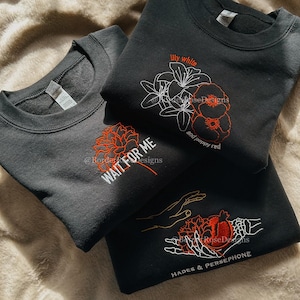 Sudadera unisex bordada Wait For Me Flowers Hades x Persephone Hadestown