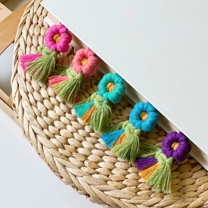Cute flower macrame bookmark, floral journal page marker, jumbo paperclip, book lover gift for women, bookish accessory, reader gift for her