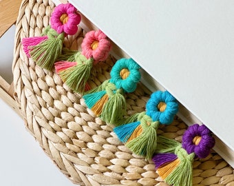 Cute flower macrame bookmark, floral journal page marker, jumbo paperclip, book lover gift for women, bookish accessory, reader gift for her