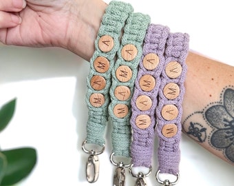 Mama Bracelet Keychain, Cute Wrist Lanyard, Boho Aesthetic Key Chain, Unique Mother’s Day Gift, Postpartum Mom Gift, First Time Mom To Be