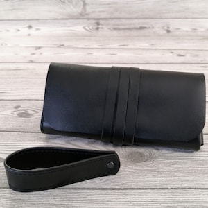 Pipe smokers set- leather pouch and pipe stand