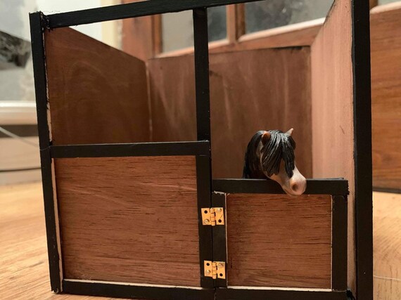 schleich wooden stable