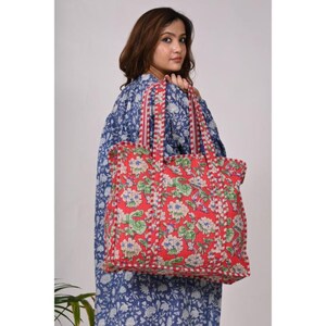 Bolsa de algodón acolchada con flores hecha a mano: reutilizable y con cierre hermético.