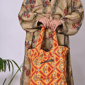 Bolsa de algodón acolchada con flores hecha a mano: bolsa reutilizable para compras
