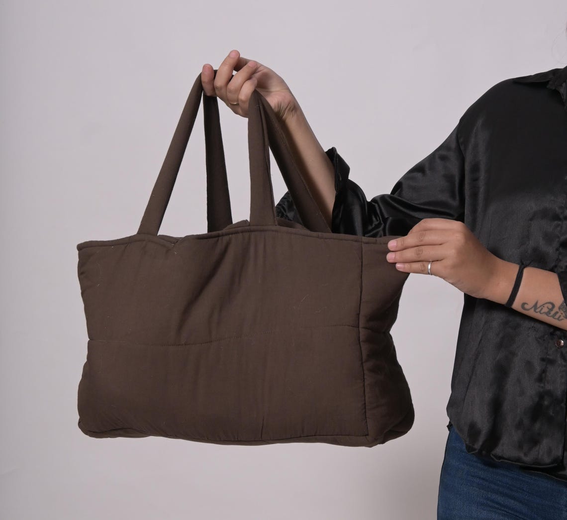 Women designer bag large brown quilted tote bag with two handles, foto 2 di 4