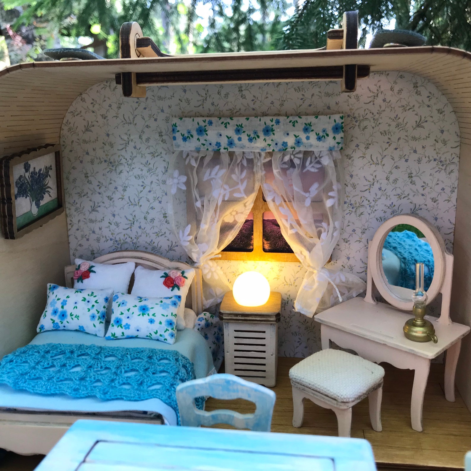 travel dollhouse