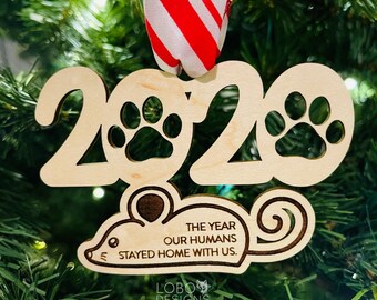 Paquete de archivos láser — "El año en que nuestros humanos se quedaron en casa con nosotros" Gato + Juguete Mouse Holiday Ornament Designs — SVG, PDF, AI