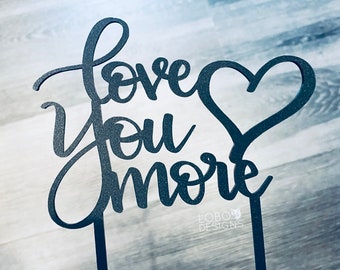 Archivo láser — Diseño de torta "I Love You More" con letras a mano — SVG, PDF, IA