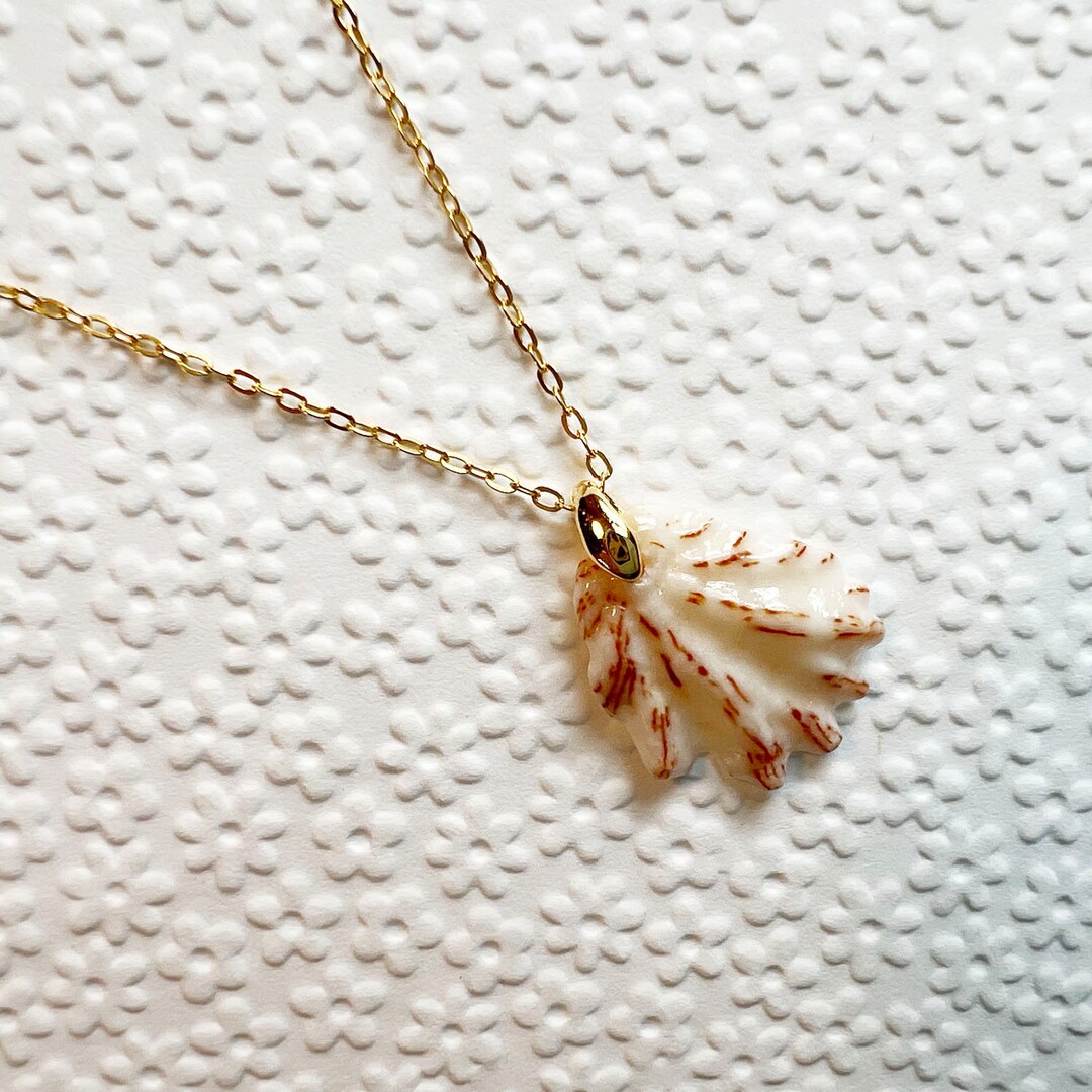 Sanibel Island / Sanibel Shell Gold Necklace / Cat's Paw Shell