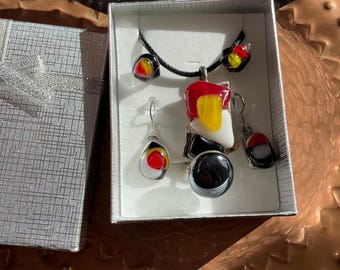 Conjunto de joyas de vidrio fundido