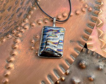 Colgante de vidrio fusionado