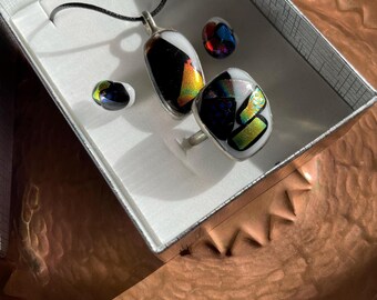 Conjunto de joyas de vidrio dicroico fundido