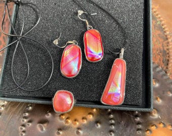 Juego de vidrio fusionado con vidrio dicroico