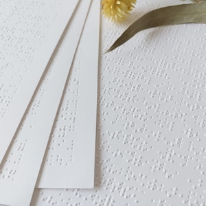 Pagine in Braille, carta bianca in Braille per tenere un diario e per esercitarsi artisticamente.