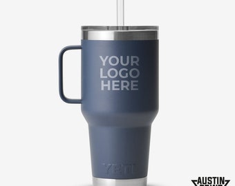 Anpassad graverad YETI Rambler 940 ml sugrörsmugg - Marinblå
