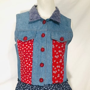 Vintage denim cottagecore 90s-does-70s top / delightful ditsy print and textured cotton / sleeveless prairie vest / Cactus Flower / small image 1