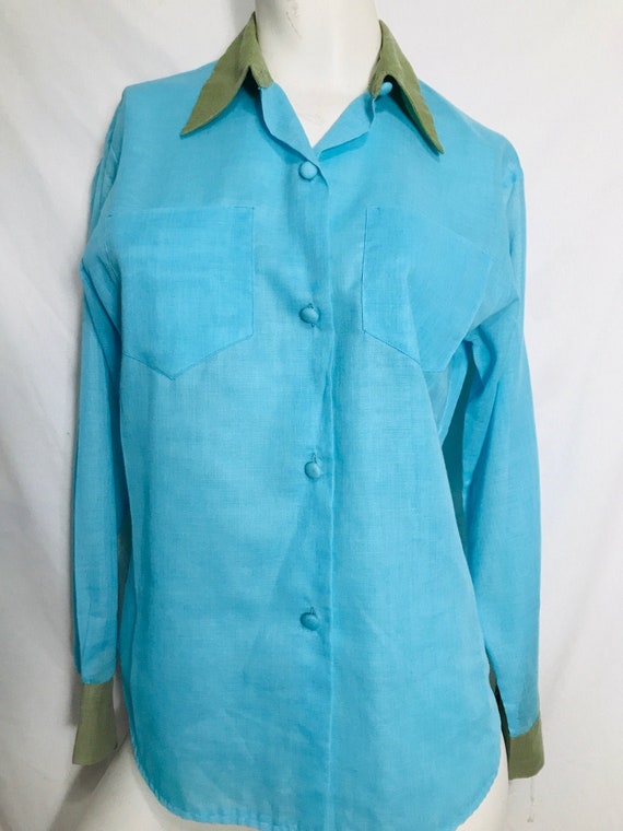 Vintage mod Western 60s 70s blue fitted shirt / contrast green collar cuffs / Happiness Evelyn Sini blouse / small medium / deadstock