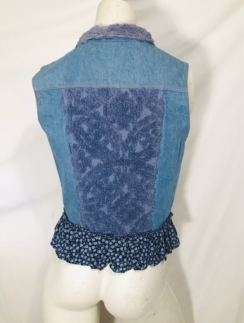 Vintage denim cottagecore 90s-does-70s top / delightful ditsy print and textured cotton / sleeveless prairie vest / Cactus Flower / small image 2