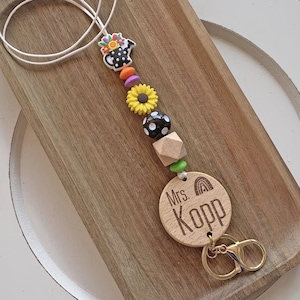 Flowers Teacher Lanyard, Breakaway Daisy Beaded Lanyard, ID Badge Holder, Lanyard for Keys, Teacher Appreciation Gifts, Personalized Lanyard