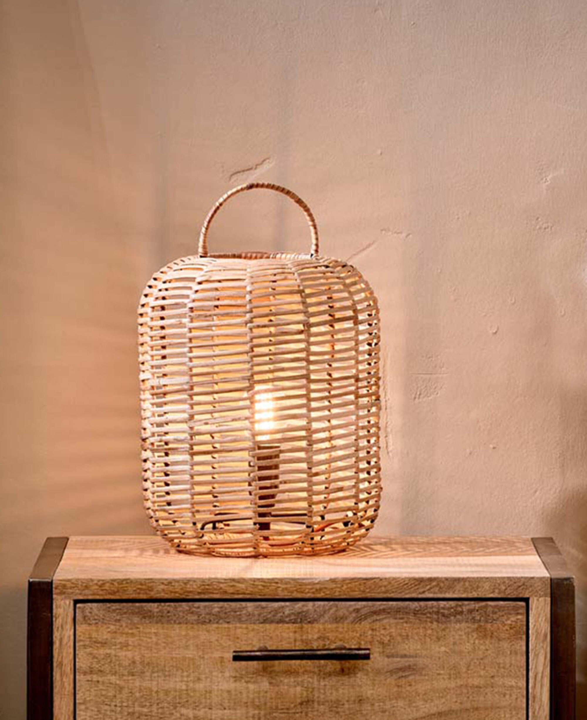 lampe en fil naturel faite à la main, lumière rustique, lampe osier tissé, éclairage, design d'intérieur d'intérieur, de chevet minimaliste, table