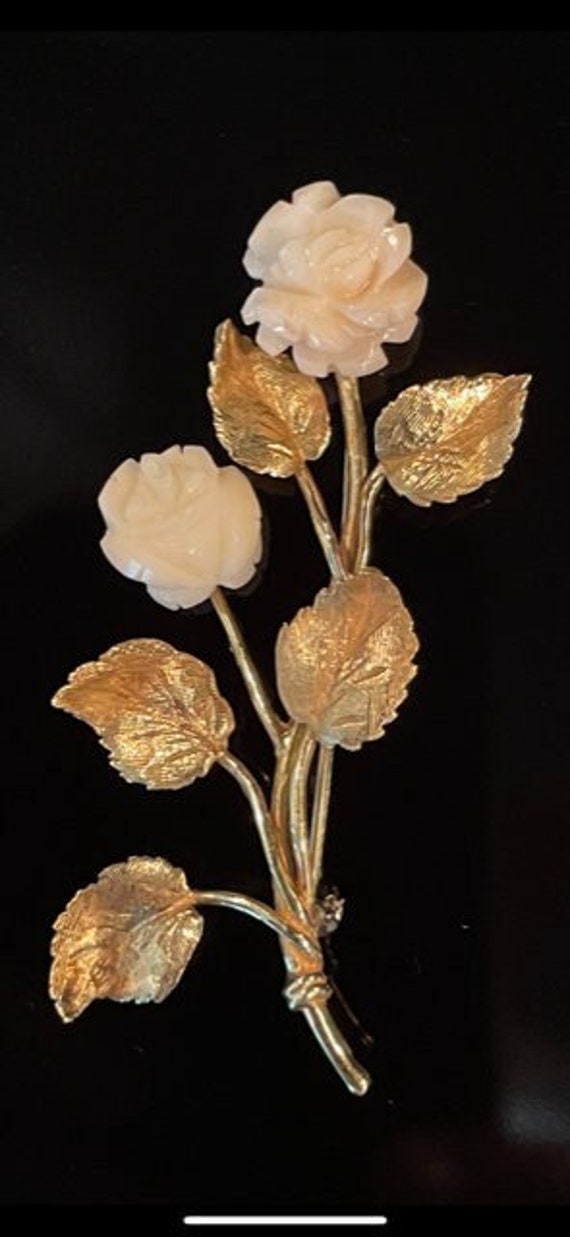 Vintage 18k Gold Beautifully Carved Angel Skin Cor