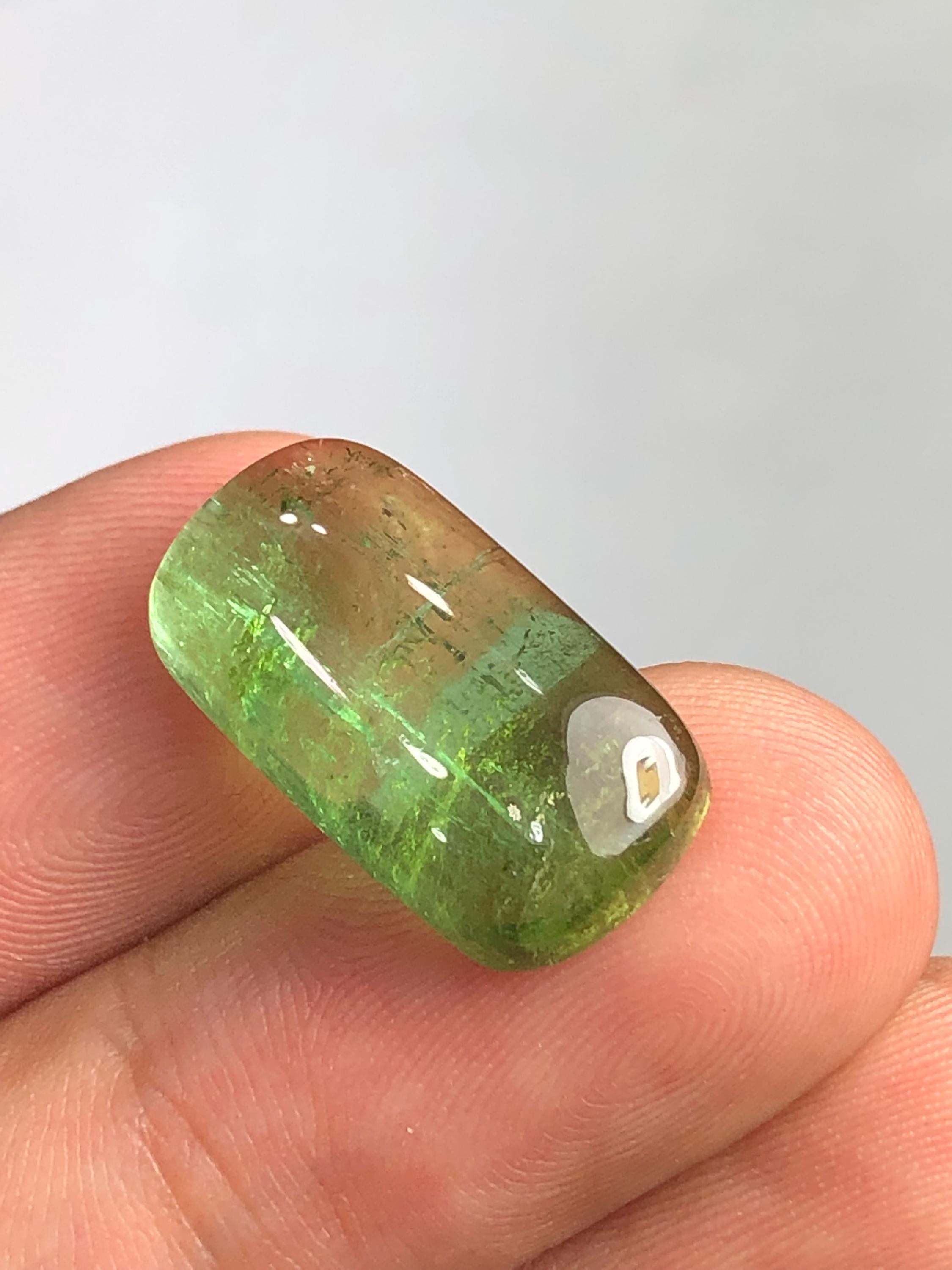 Tourmaline Verte Cabochon 1,72 Ct - Pierre Naturelle, Qualité VS, Couleur Verte Intense (neuf Sans Emballage)