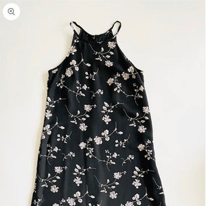 Vintage 90s black & white floral print halter maxi dress - Size 10 / M